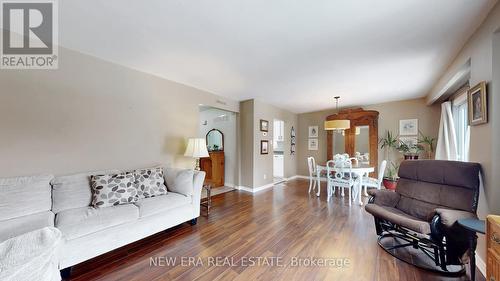 3103 Autumn Hill Crescent, Burlington, ON - Indoor Photo Showing Living Room