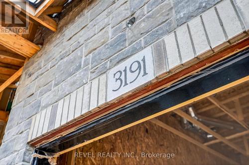 9 - 600 Maplehill Drive, Burlington, ON - Indoor Photo Showing Other Room