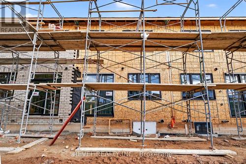 9 - 600 Maplehill Drive, Burlington, ON - Outdoor