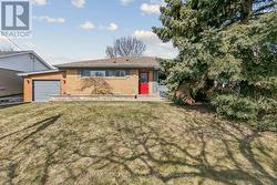 92 ELDOMAR AVENUE  Brampton, ON L6W 1R5