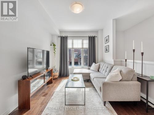 4 Could Lane, Hamilton, ON - Indoor Photo Showing Living Room