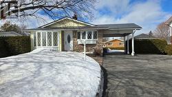 38 HADLEY CIRCLE  Ottawa, ON K2H 6N9