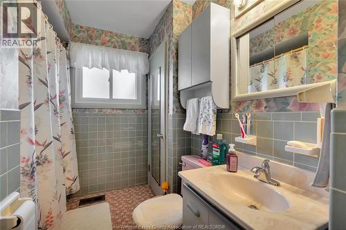 1640 St. Gabriel, Windsor, ON - Indoor Photo Showing Bathroom
