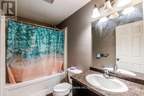 8B - 38 Howe Drive, Kitchener, ON - Indoor Photo Showing Bathroom