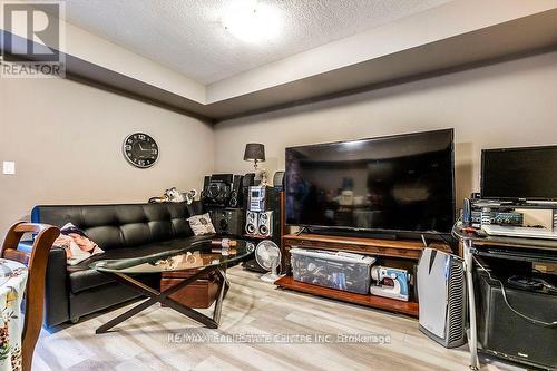 8B - 38 Howe Drive, Kitchener, ON - Indoor Photo Showing Living Room