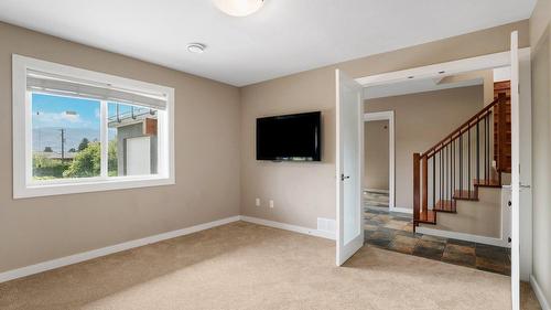 220 West Bench Drive, Penticton, BC - Indoor Photo Showing Other Room