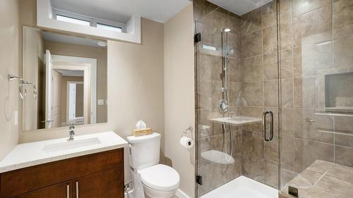 220 West Bench Drive, Penticton, BC - Indoor Photo Showing Bathroom