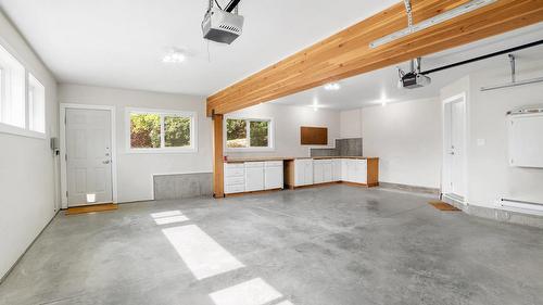 220 West Bench Drive, Penticton, BC - Indoor