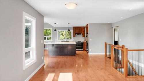 220 West Bench Drive, Penticton, BC - Indoor