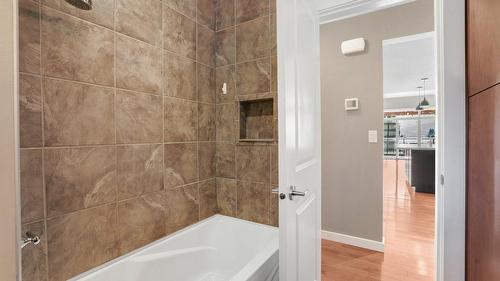 220 West Bench Drive, Penticton, BC - Indoor Photo Showing Bathroom