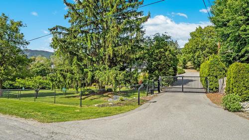 220 West Bench Drive, Penticton, BC - Outdoor