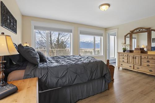 5253 Elsie Holmes Road, Wynndel, BC - Indoor Photo Showing Bedroom