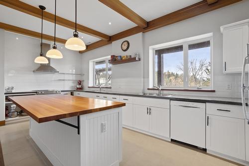 5253 Elsie Holmes Road, Wynndel, BC - Indoor