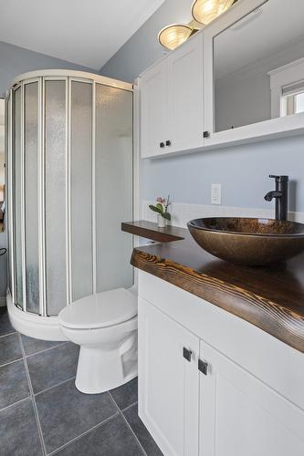 5253 Elsie Holmes Road, Wynndel, BC - Indoor Photo Showing Bathroom