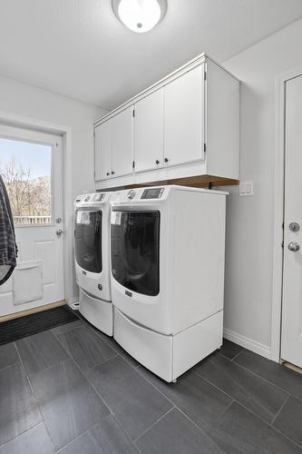 5253 Elsie Holmes Road, Wynndel, BC - Indoor Photo Showing Laundry Room