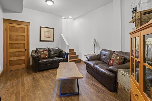 5253 Elsie Holmes Road, Wynndel, BC - Indoor Photo Showing Living Room