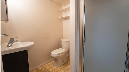 896 306Th Street, Kimberley, BC - Indoor Photo Showing Bathroom