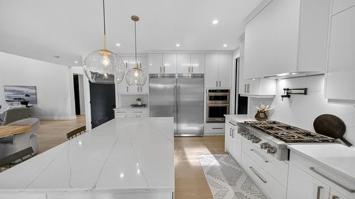 1323 Mcdonald Road, Cranbrook, BC - Indoor Photo Showing Kitchen With Upgraded Kitchen