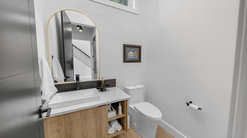 1323 Mcdonald Road, Cranbrook, BC - Indoor Photo Showing Bathroom