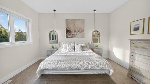 1323 Mcdonald Road, Cranbrook, BC - Indoor Photo Showing Bedroom
