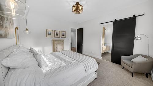 1323 Mcdonald Road, Cranbrook, BC - Indoor Photo Showing Bedroom