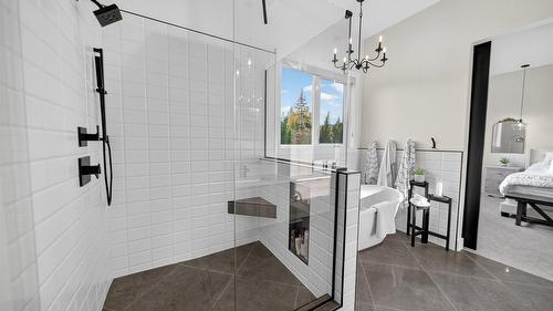 1323 Mcdonald Road, Cranbrook, BC - Indoor Photo Showing Bathroom