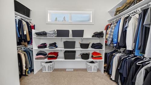 1323 Mcdonald Road, Cranbrook, BC - Indoor With Storage