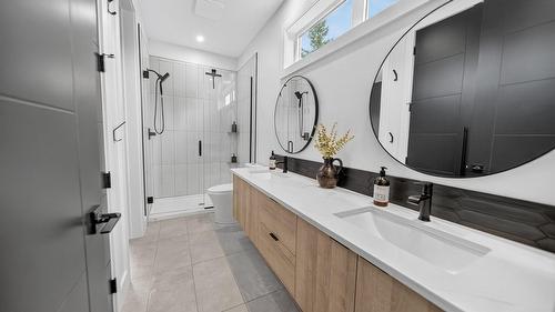 1323 Mcdonald Road, Cranbrook, BC - Indoor Photo Showing Bathroom