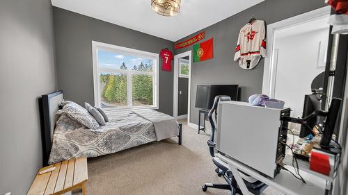 1323 Mcdonald Road, Cranbrook, BC - Indoor Photo Showing Bedroom