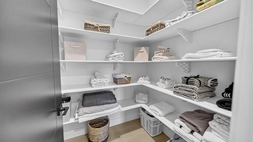 1323 Mcdonald Road, Cranbrook, BC - Indoor With Storage