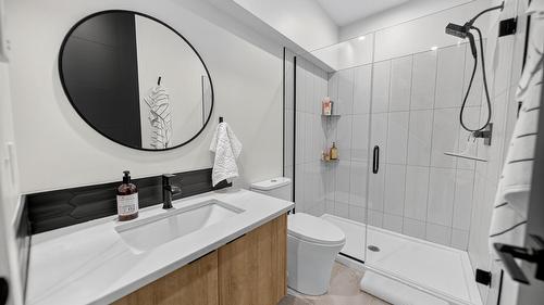 1323 Mcdonald Road, Cranbrook, BC - Indoor Photo Showing Bathroom