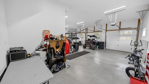 1323 Mcdonald Road, Cranbrook, BC - Indoor Photo Showing Garage