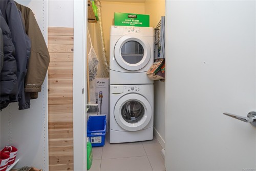308-286 Wilfert Rd, View Royal, BC - Indoor Photo Showing Laundry Room