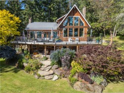 225 Sea Meadow Dr Gabriola Island, BC V0R 1X2