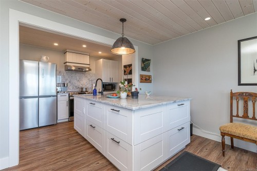 404-9958 Daniel St, Chemainus, BC - Indoor Photo Showing Kitchen With Upgraded Kitchen