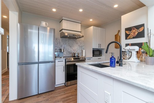 404-9958 Daniel St, Chemainus, BC - Indoor Photo Showing Kitchen With Upgraded Kitchen