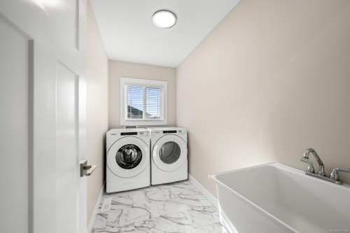 499 Torrence Rd, Comox, BC 