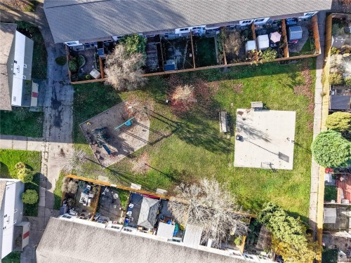 352 Burnside Rd West, Saanich, BC - Outdoor