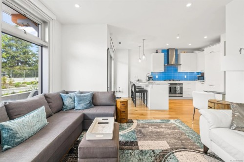 107-916 Lyall St  Esquimalt, BC V9A 5E6