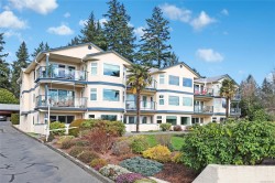 302-1902 Comox Ave  Comox, BC V9M 3M7