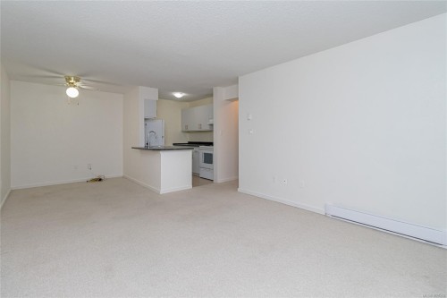 101-9942 Daniel St, Chemainus, BC - Indoor Photo Showing Kitchen