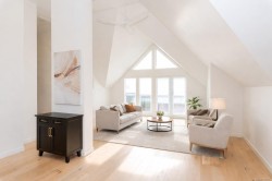 E-1741 Oak Bay Ave  Victoria, BC V8R 1B8