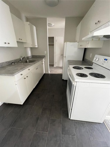 1252 9Th St, Courtenay, BC - Indoor Photo Showing Kitchen