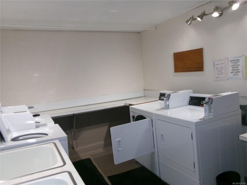 1252 9Th St, Courtenay, BC - Indoor Photo Showing Laundry Room