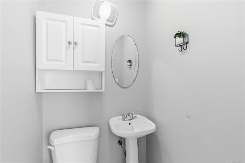 9-10145 Third St, Sidney, BC 