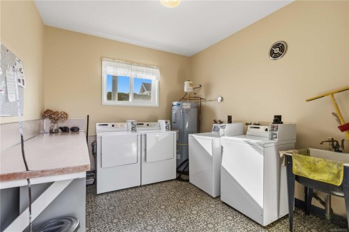 9-10145 Third St, Sidney, BC 