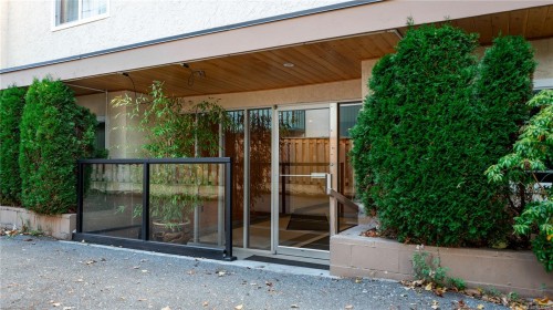 1520 Richmond Ave, Victoria, BC - Outdoor With Exterior