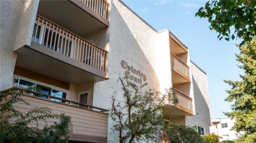 1520 Richmond Ave, Victoria, BC - Outdoor With Exterior