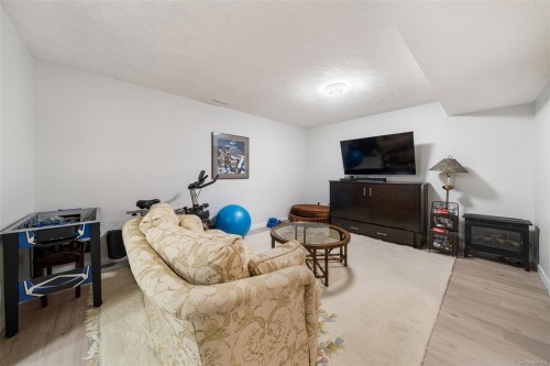 6092 Chippewa Rd, Duncan, BC 