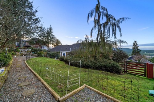 6092 Chippewa Rd, Duncan, BC 